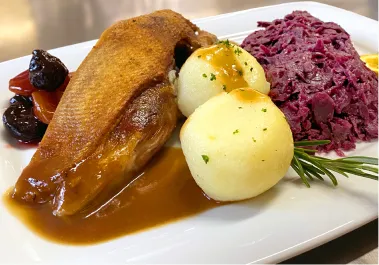 Gänsebraten mit Rotkohl und Klößen für Weihnachten to Go